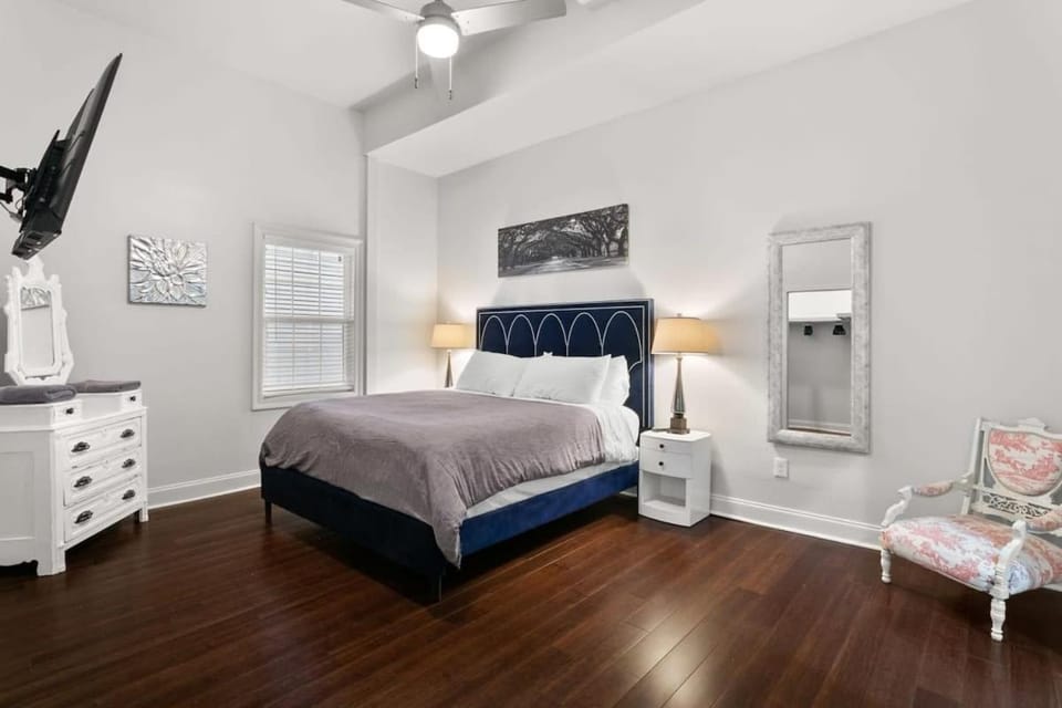 Modern pristine stunning 2BD Garden District Apt Apartment in New Orleans
