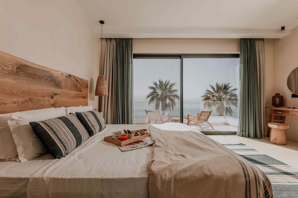 Bedroom, Breakfast