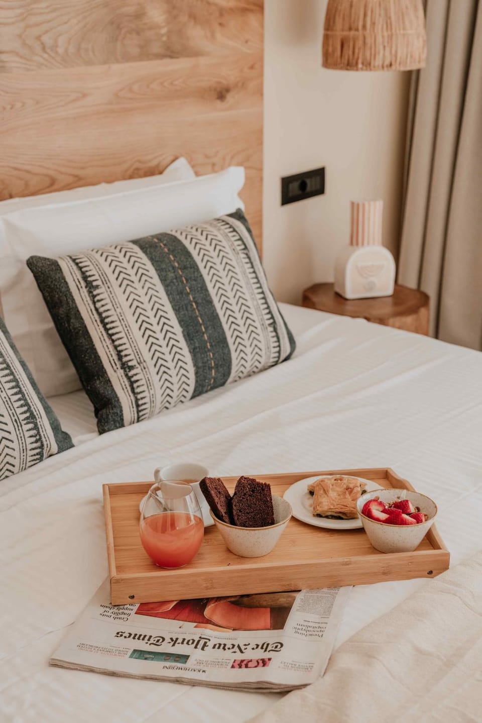 Bedroom, Breakfast