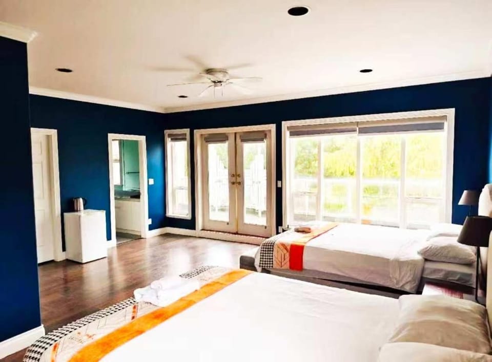 Patio, Bed, Bathroom, Balcony/Terrace, Photo of the whole room, Bedroom, Garden view, Bath, hair dryier, heating, towels