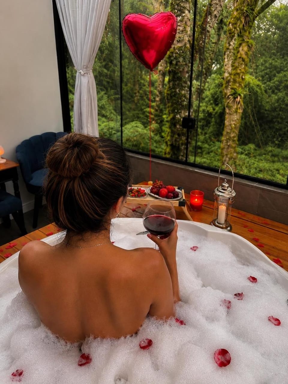 Hot Tub, Guests