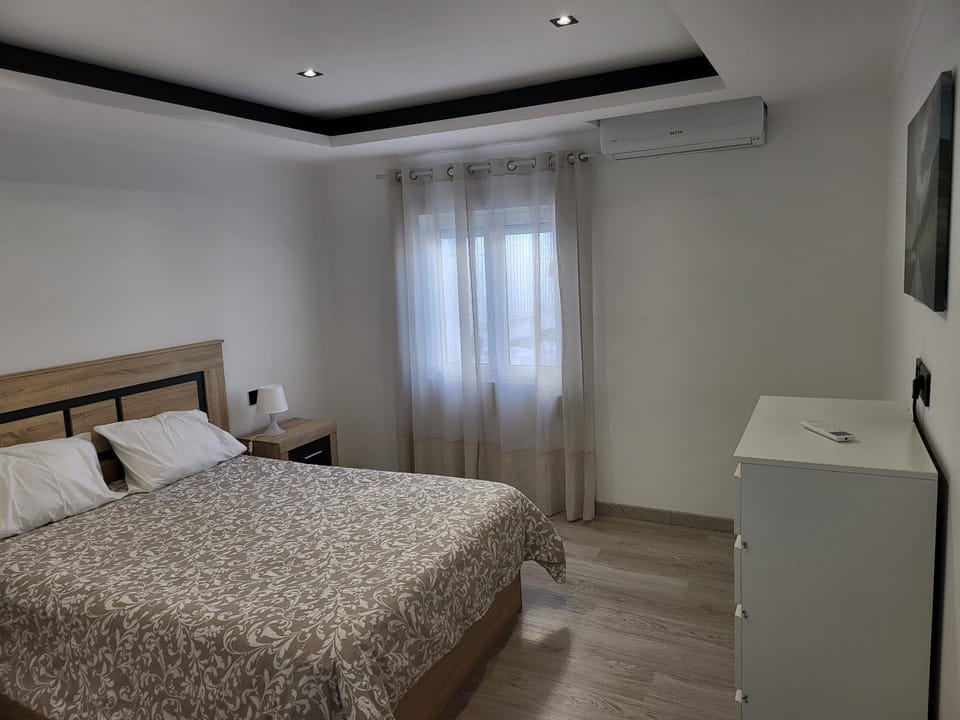 Photo of the whole room, Bedroom, air conditioner