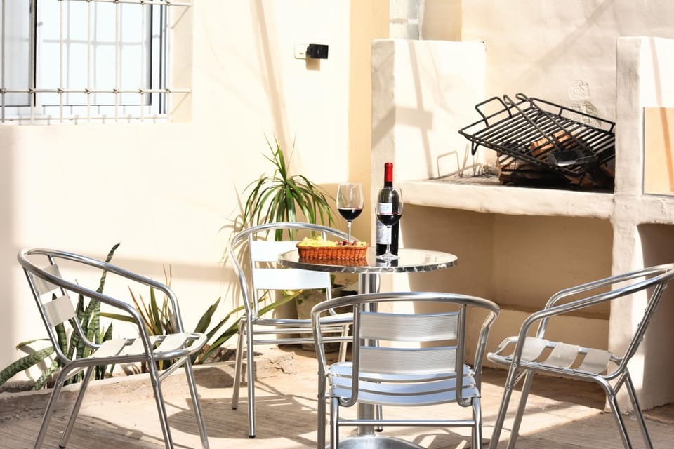 Patio, BBQ facilities, Inner courtyard view