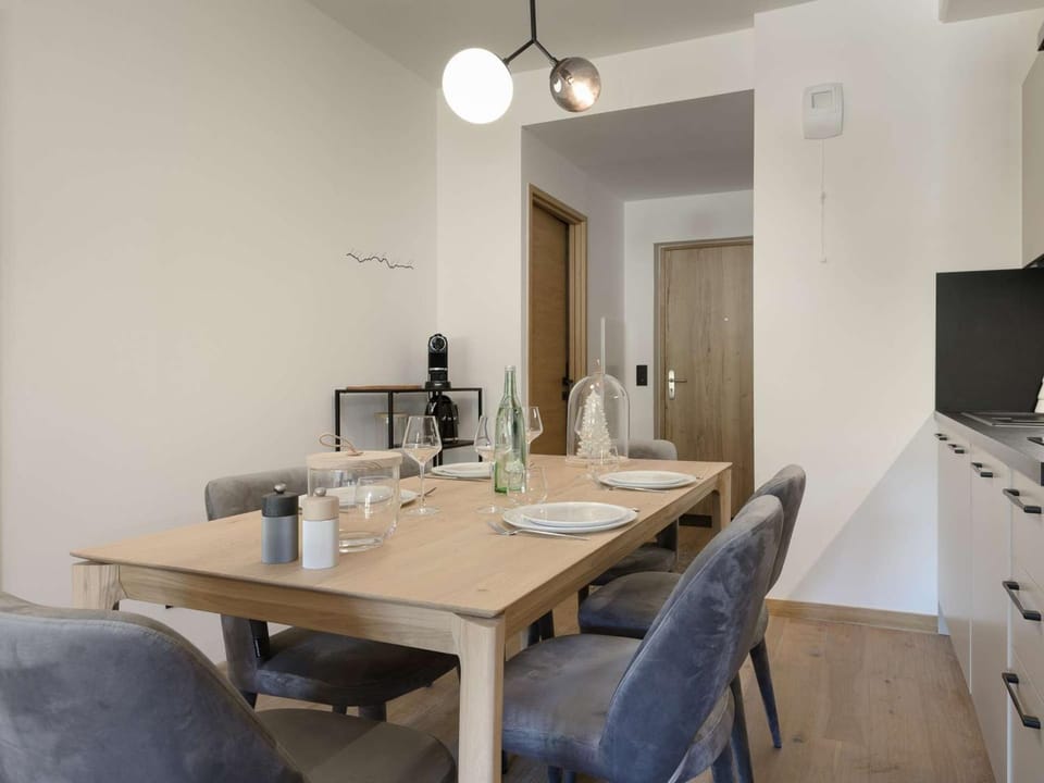 Appartement moderne 46 m², 4 pers, Courchevel Moriond, skis aux pieds, balcon, parking, wifi, ascenseur - FR-1-631-170 Apartment in Saint-Bon-Tarentaise
