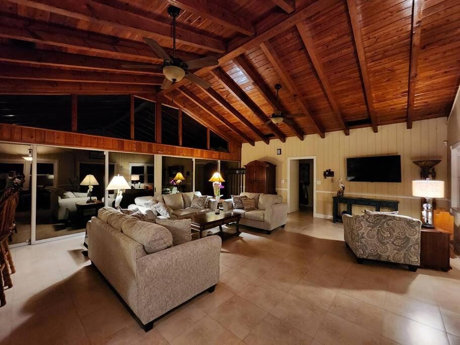 Communal lounge/ TV room, Living room