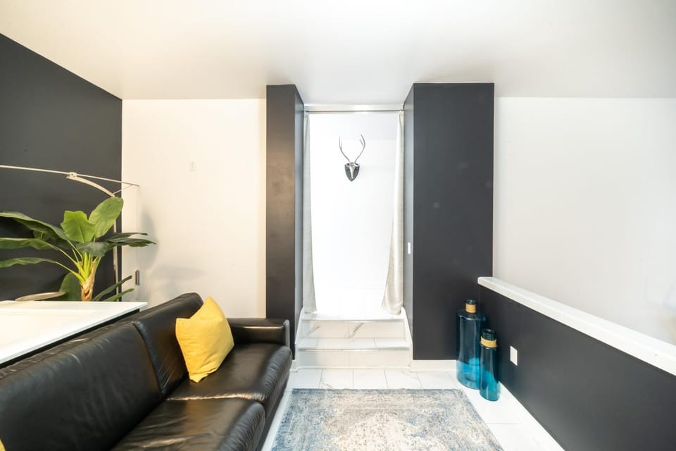 Space Needle Downtown Modern Top Story Penthouse Apartment in Belltown