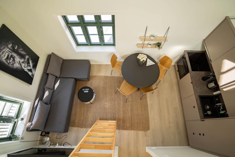 Vibrant apartment on bustling street, above a restaurant - Perfect for tourists, Apartment in Stavanger