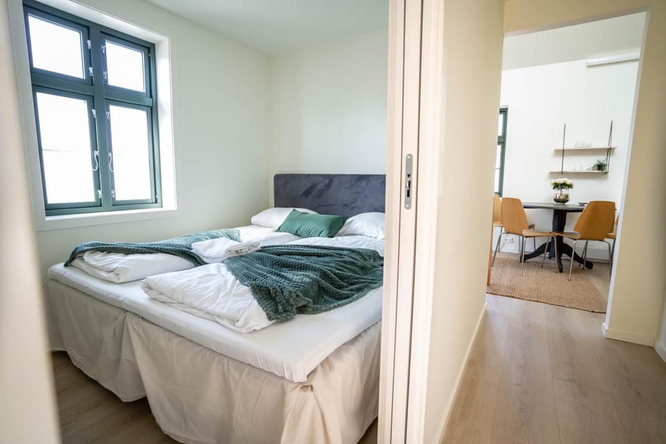 Vibrant apartment on bustling street, above a restaurant - Perfect for tourists, Apartment in Stavanger