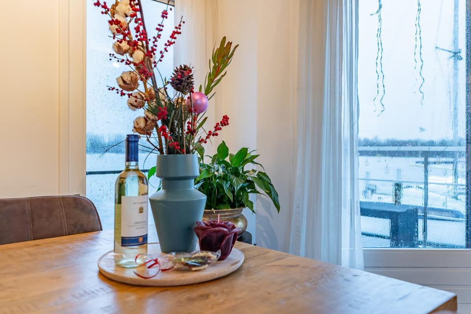 Living room, Food and drinks, Dining area