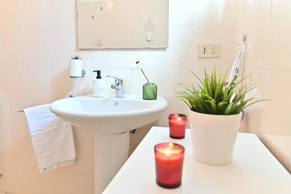 Bathroom, towels