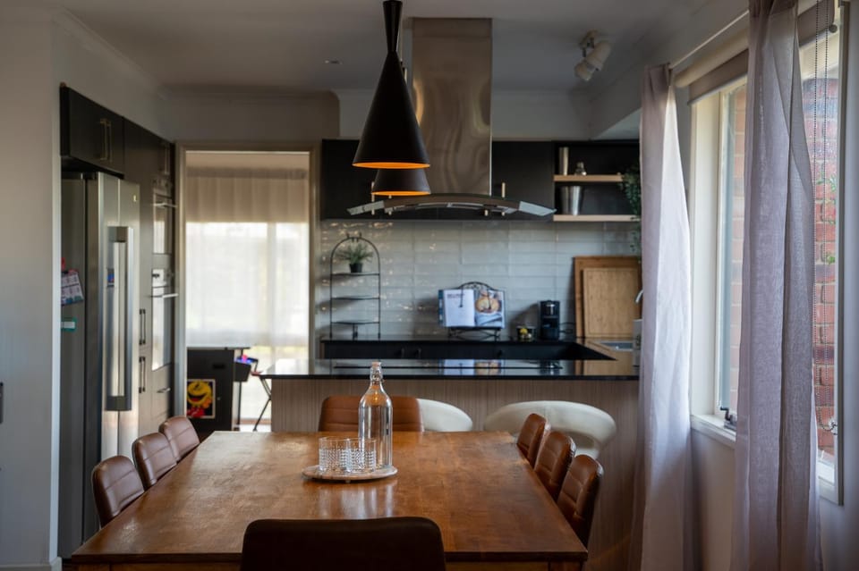 Dining area, kitchen