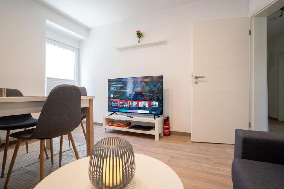 Communal lounge/ TV room, TV and multimedia, Living room, Evening entertainment