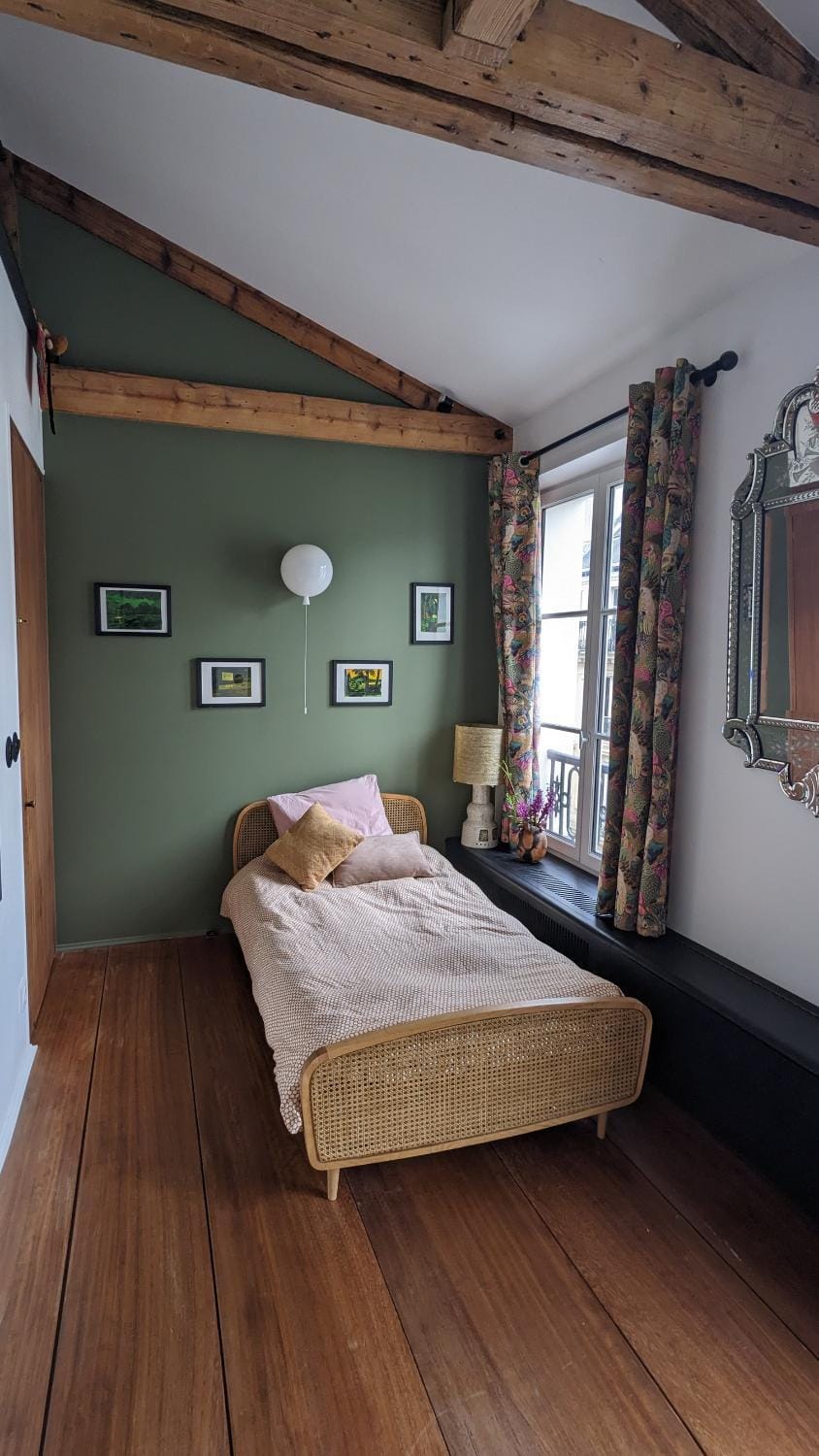 Bed, Photo of the whole room