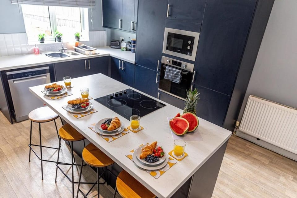 Kitchen or kitchenette, Dining area, oven, pet friendly, stove, toaster