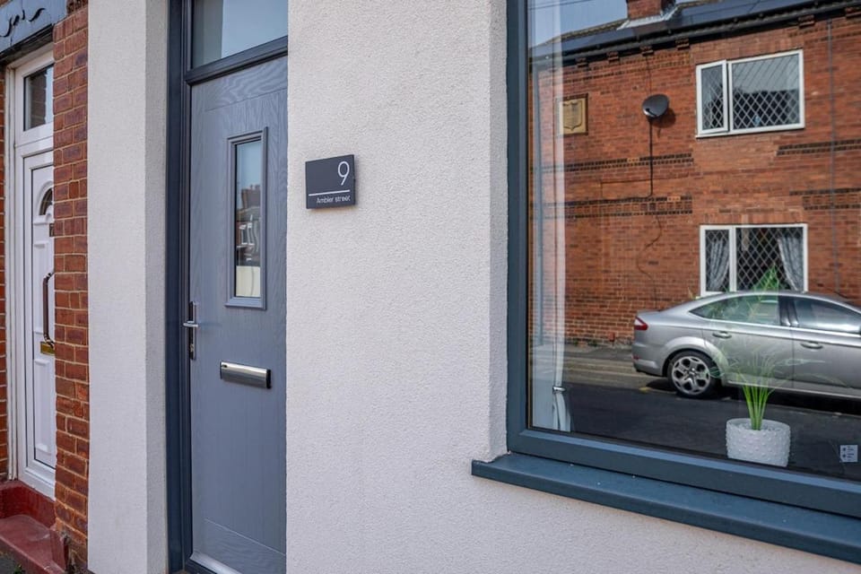 Property building, Facade/entrance, Parking