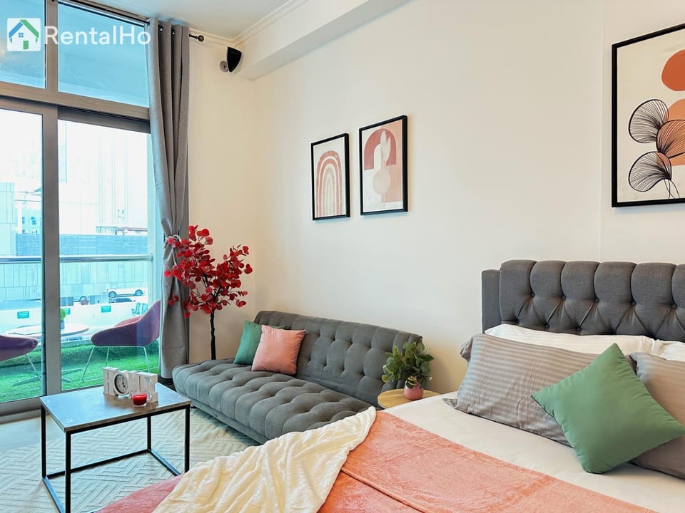 Big Studio w/ Balcony and easy access to the Beach Apartment in Dubai