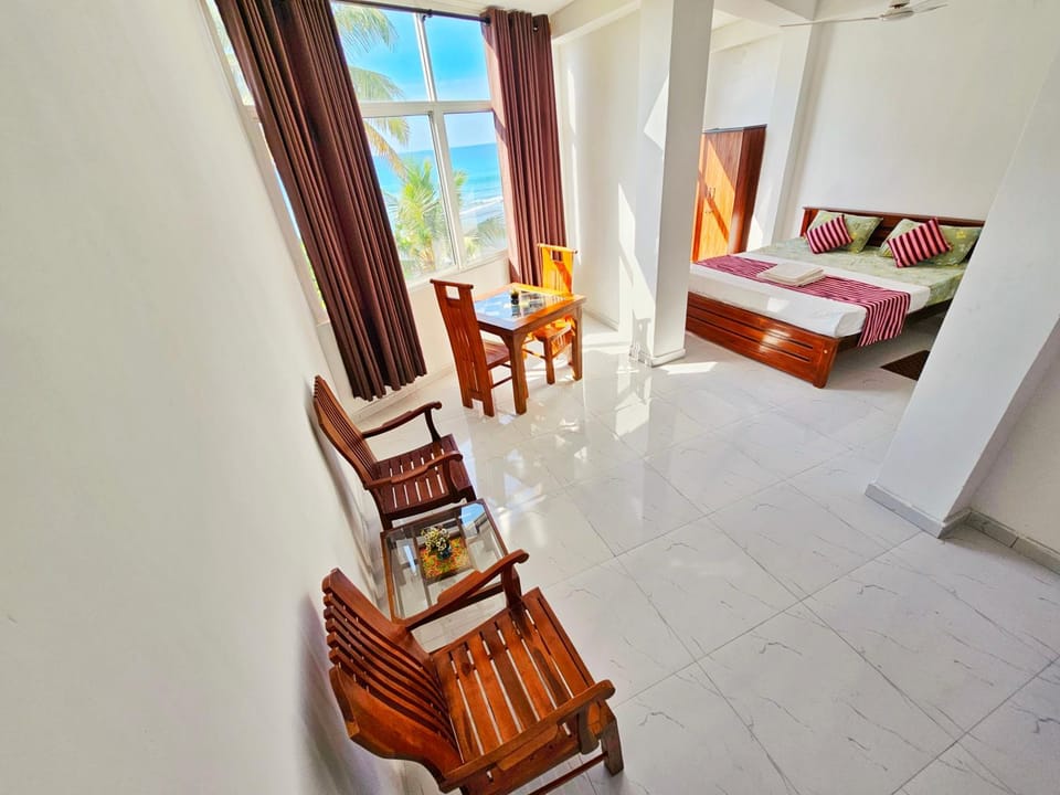 Bed, Living room, Photo of the whole room, Seating area, Dining area, Bedroom