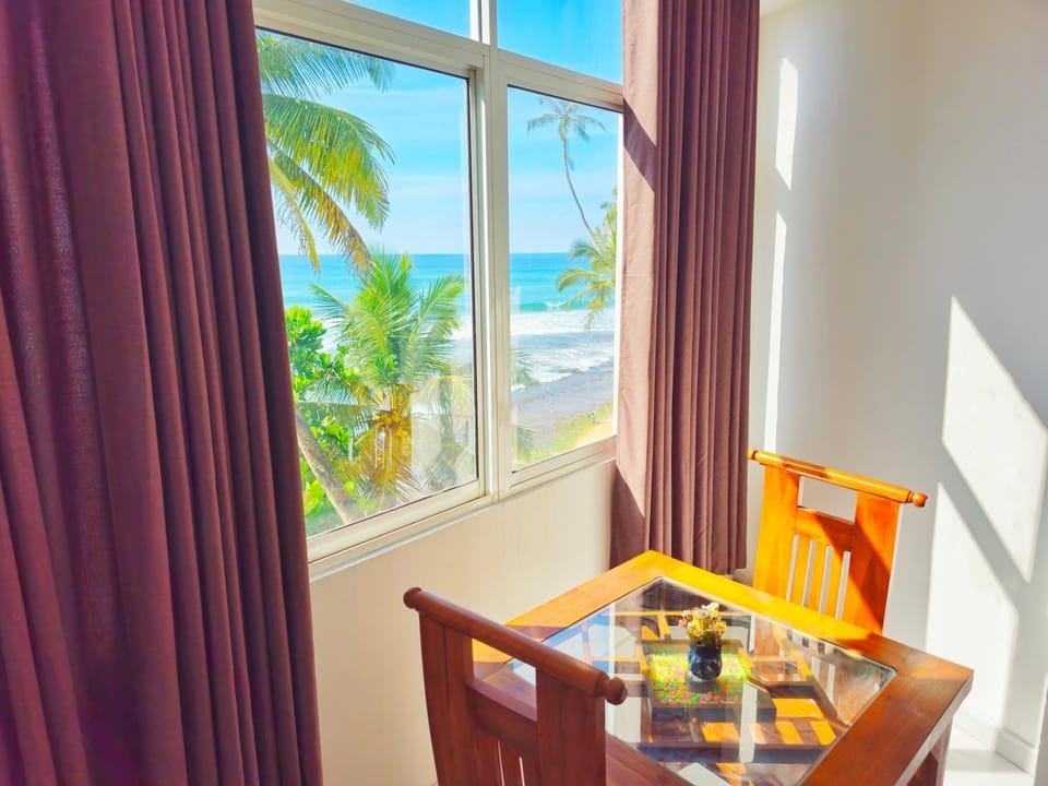 View (from property/room), Living room, Food and drinks, Seating area, Dining area, Food, Sea view