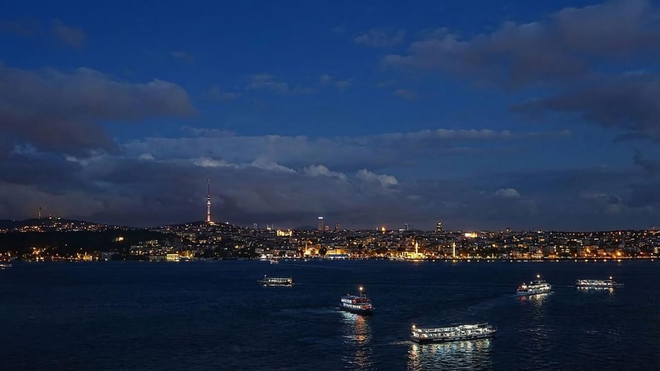 Bosphorus view-Airport shutle-High Speed WIFI-Private parking Apartment in Istanbul