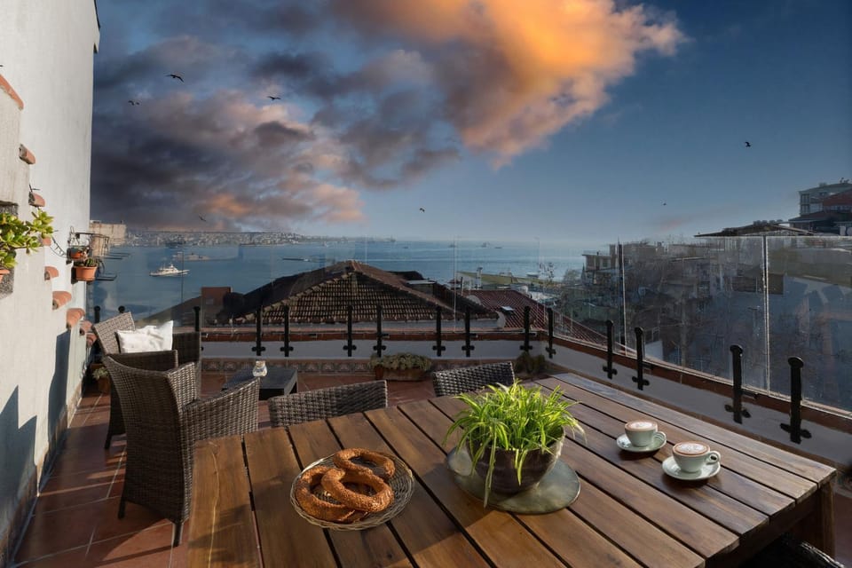 Bosphorus view-Airport shutle-High Speed WIFI-Private parking Apartment in Istanbul