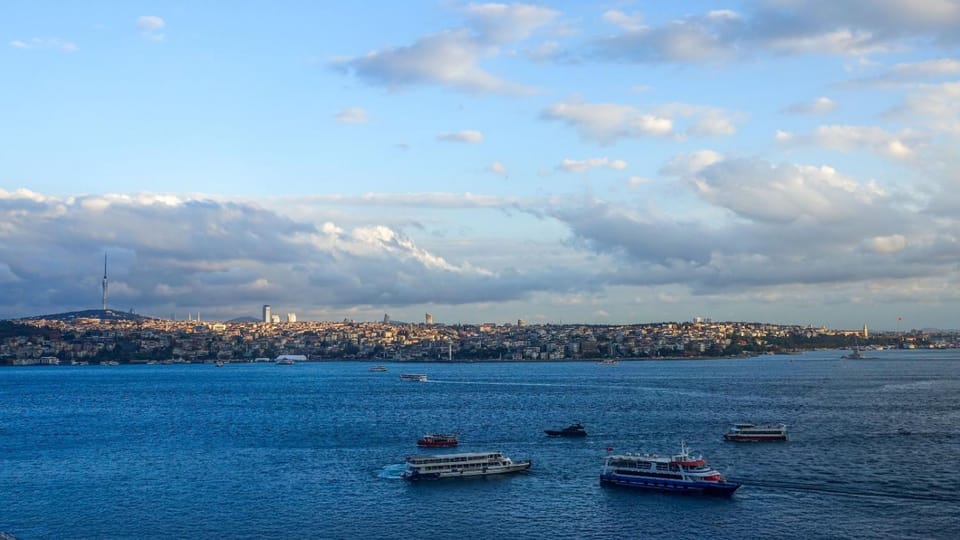 Bosphorus view-Airport shutle-High Speed WIFI-Private parking Apartment in Istanbul