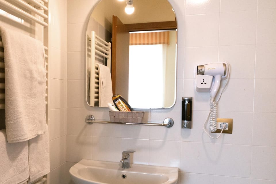 Bathroom, towels