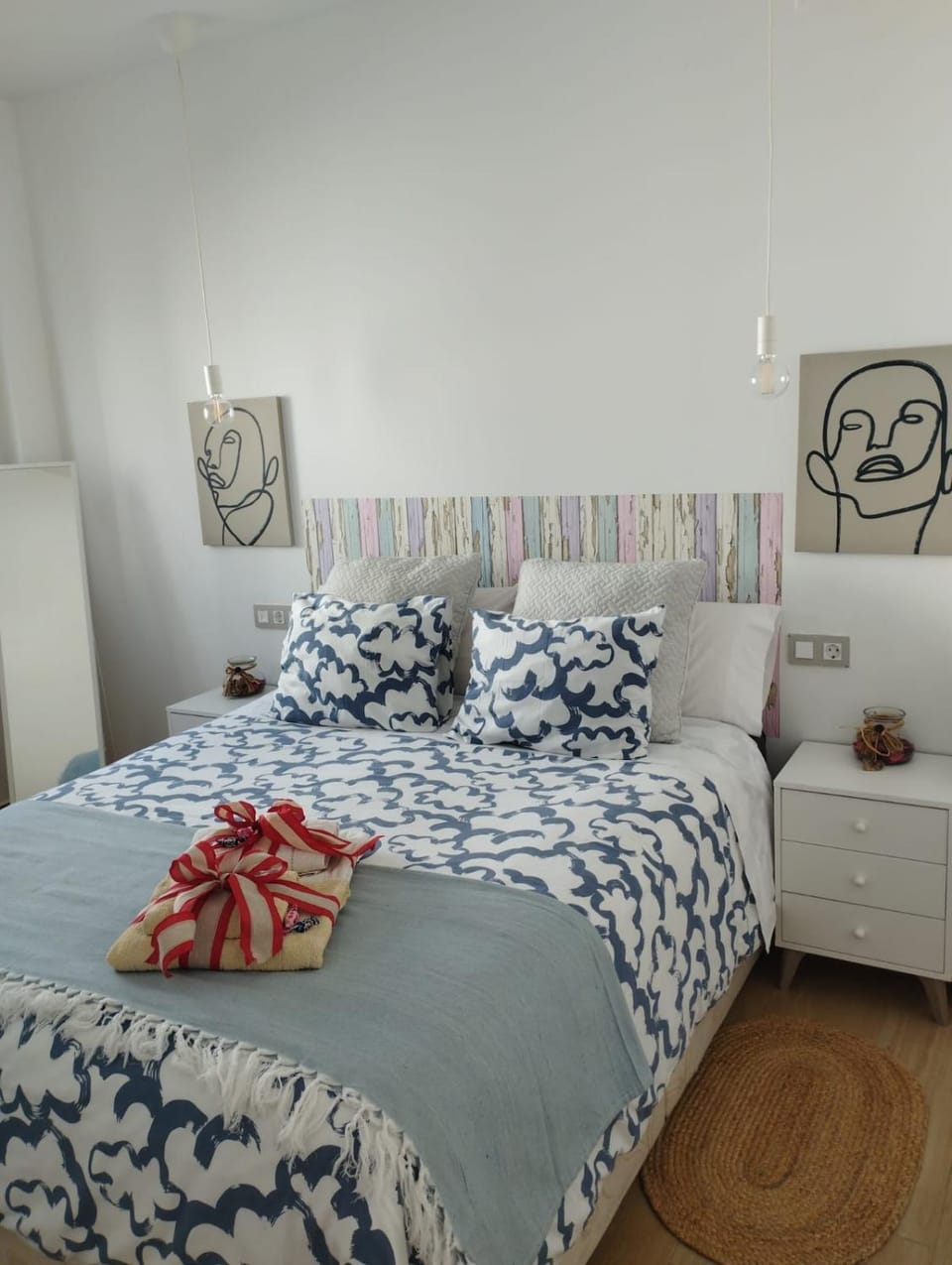 Photo of the whole room, Bedroom