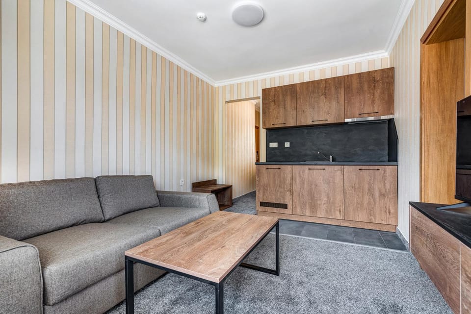 TV and multimedia, Kitchen or kitchenette, Living room, Seating area