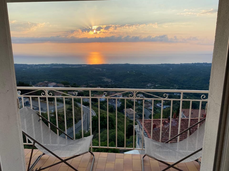 Patio, Natural landscape, View (from property/room), Balcony/Terrace, Sea view, Sunrise