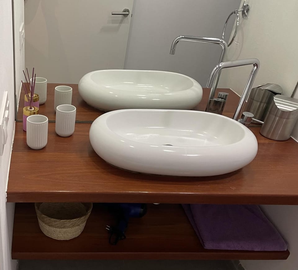 Bathroom, hair dryier, towels