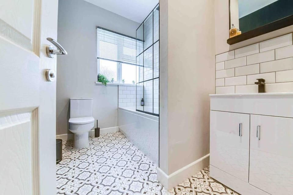 Shower, Toilet, Bathroom