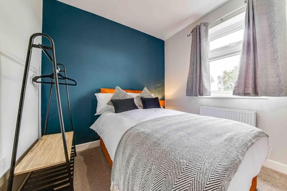 Bed, Photo of the whole room, Bedroom, Garden view, wardrobe