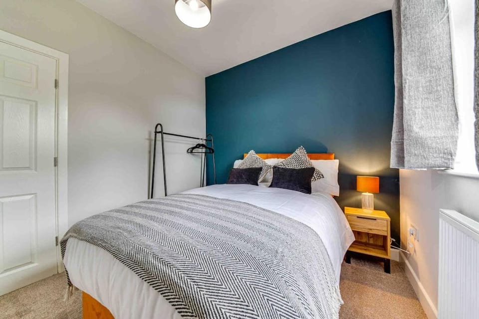 Bed, Photo of the whole room, Bedroom, wardrobe