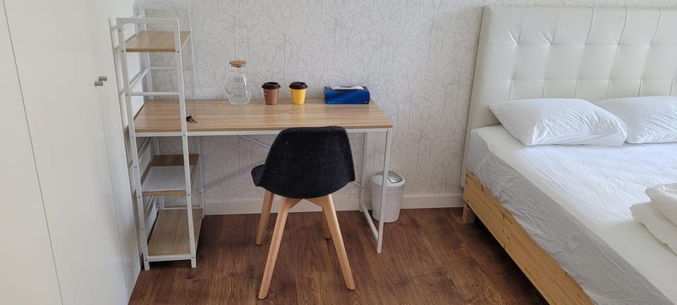 Comfy room near Metro and Airport Vacation rental in Lisbon