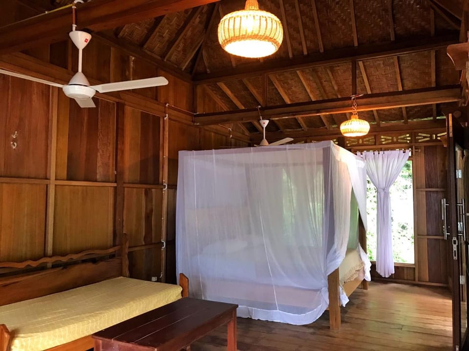 Bed, Photo of the whole room, Bedroom, fireplace