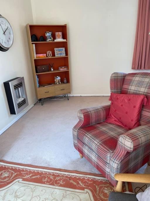 Centre of town House 3 Bedrooms Sleeps 5 and Infant Free Onsite Parking 2 Cars House in Kings Lynn