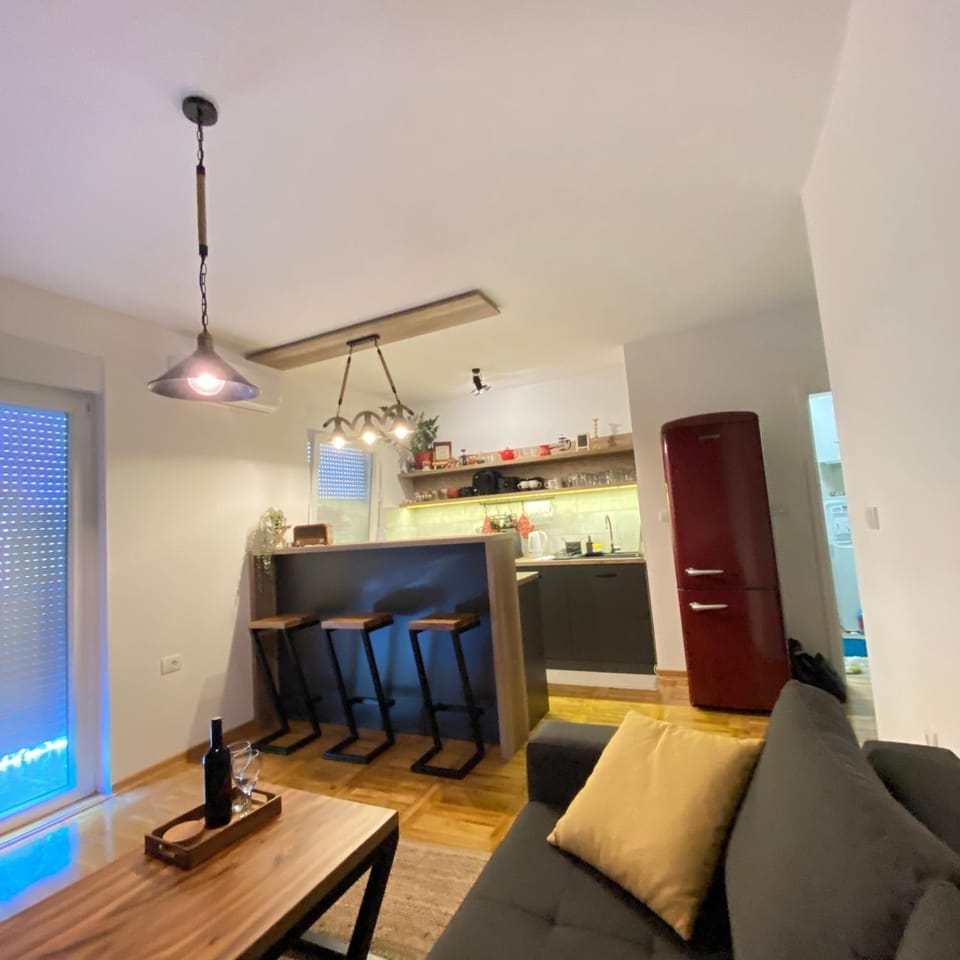 Kitchen or kitchenette, Living room, Seating area, Dining area, oven, stove