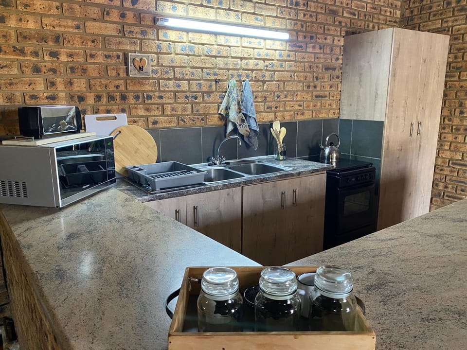 Kitchen or kitchenette, minibar, pet friendly, stove