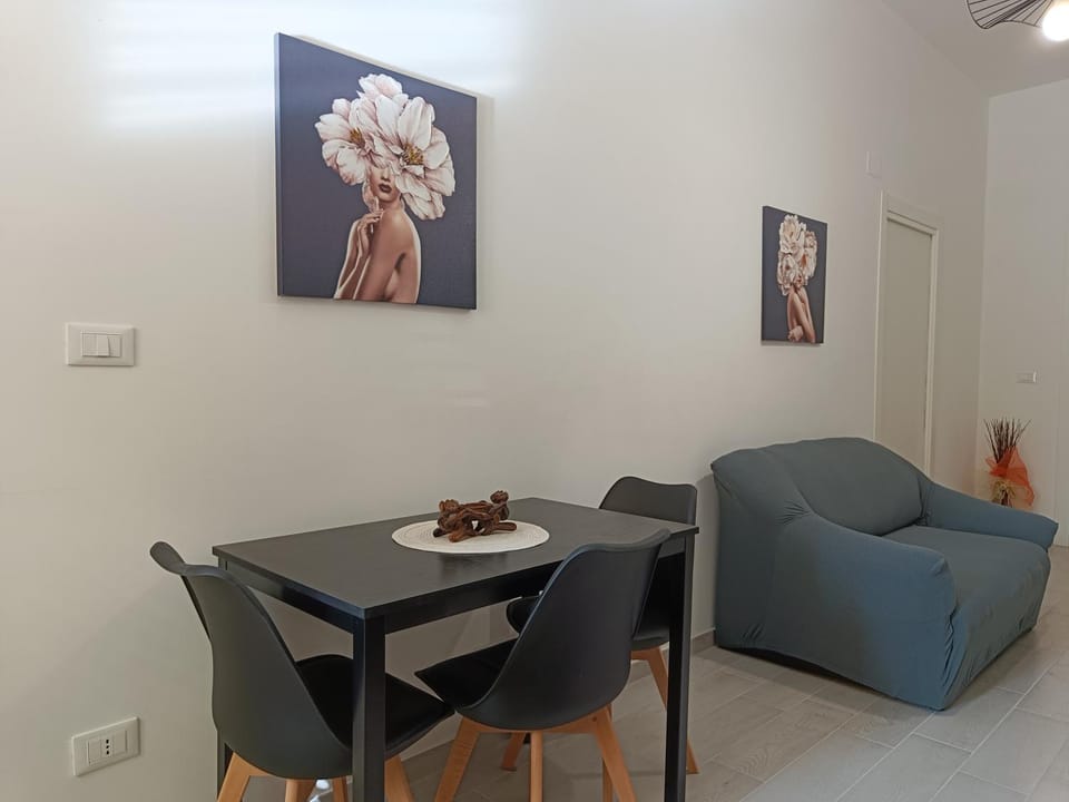Living room, Decorative detail, Seating area, Dining area