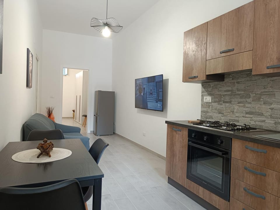 Communal lounge/ TV room, TV and multimedia, Kitchen or kitchenette, Dining area, minibar, oven, stove