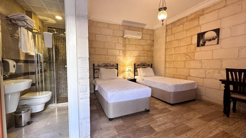 Shower, Toilet, Bed, Bathroom, Photo of the whole room, Bedroom, towels