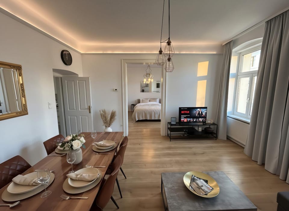 TV and multimedia, Living room, Dining area