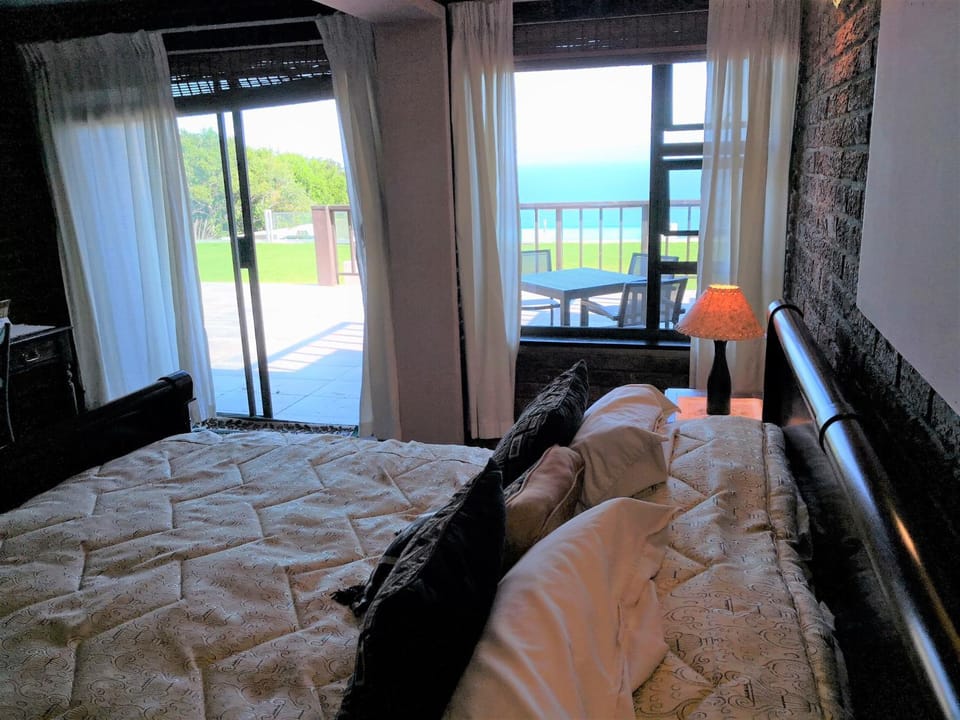 Bed, Natural landscape, View (from property/room), Balcony/Terrace, Bedroom, Sea view