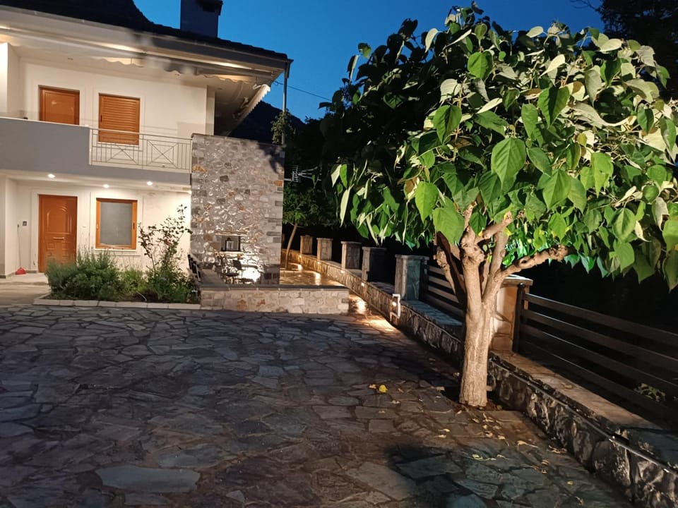 Orminia ground level House in Greece