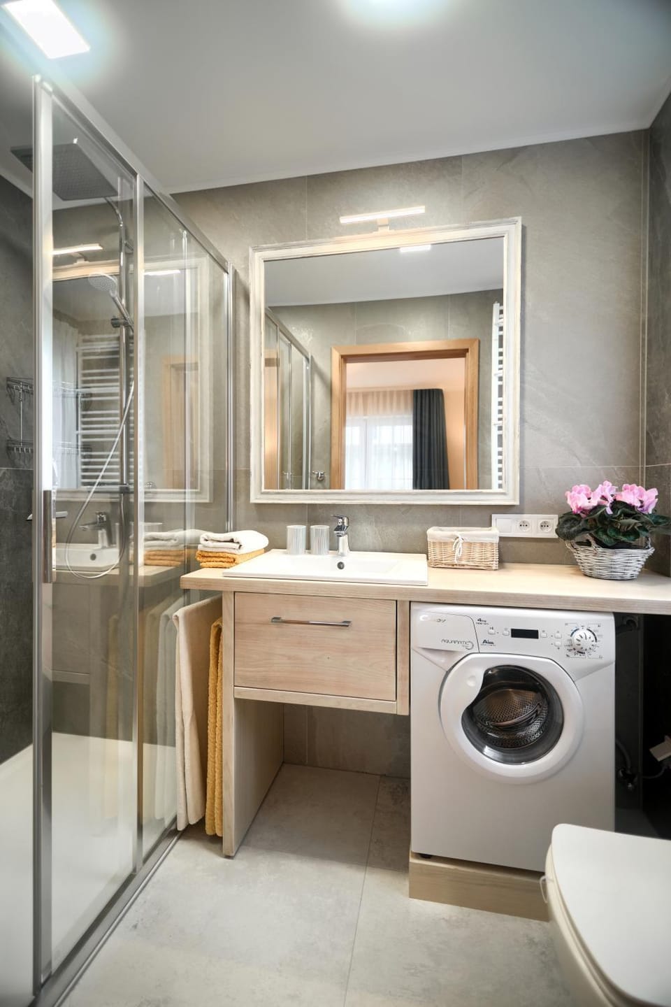 Shower, Toilet, Bathroom, Photo of the whole room