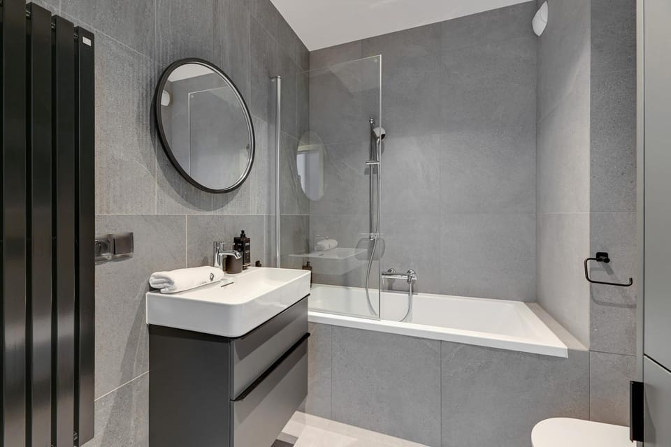 Shower, Toilet, Bathroom, Bath, towels