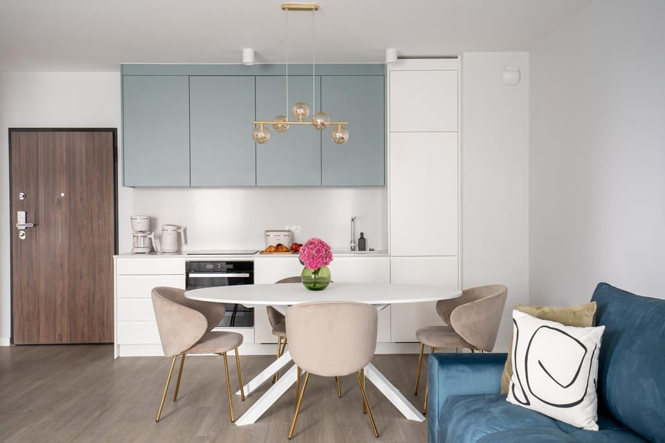 Kitchen or kitchenette, Living room, Seating area, Dining area