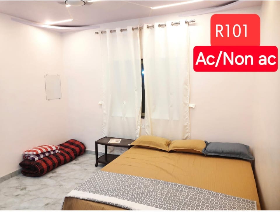 Bed, Living room, Photo of the whole room, Seating area, Bedroom