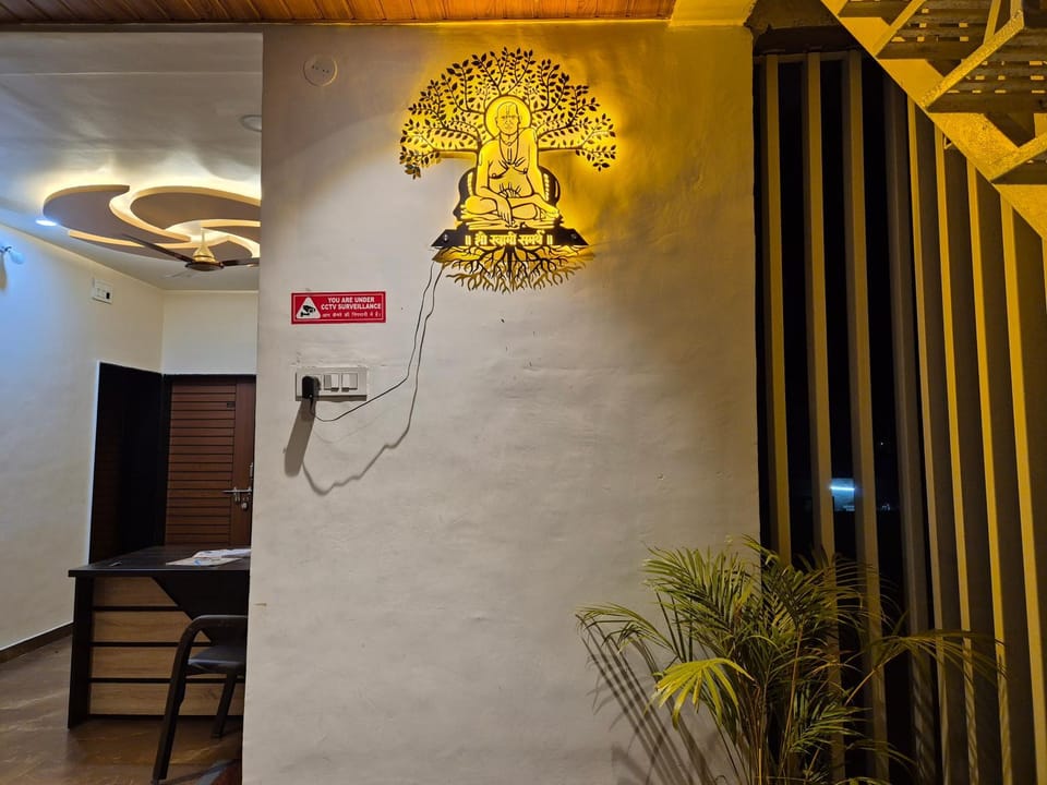 Property building, Restaurant/places to eat, Breakfast
