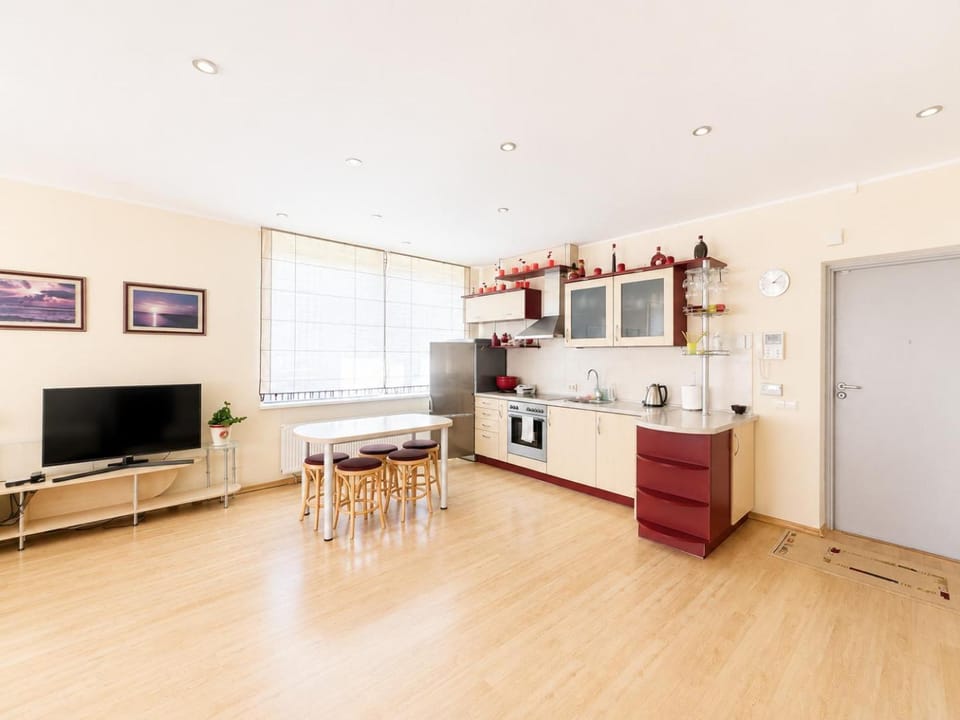 TV and multimedia, Kitchen or kitchenette, Living room, Seating area, Dining area, oven